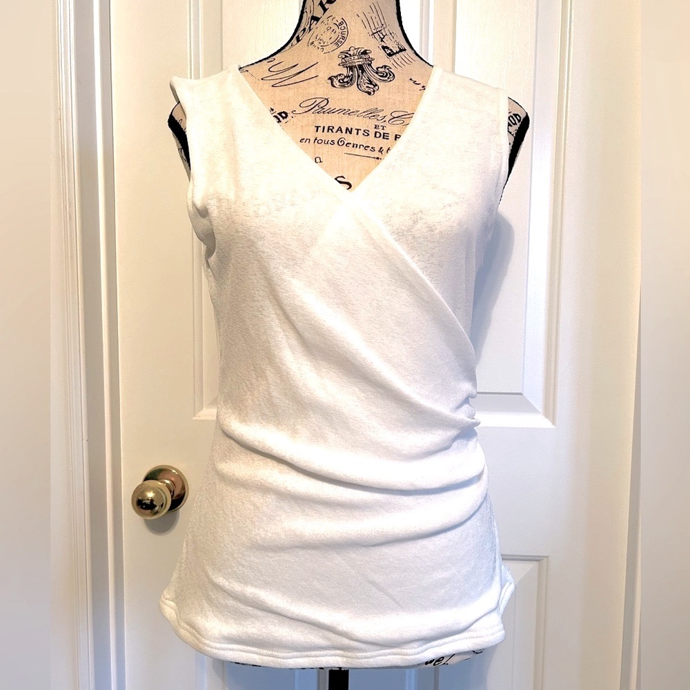 WHITE CLOSET SLEEVELESS TOP Size M